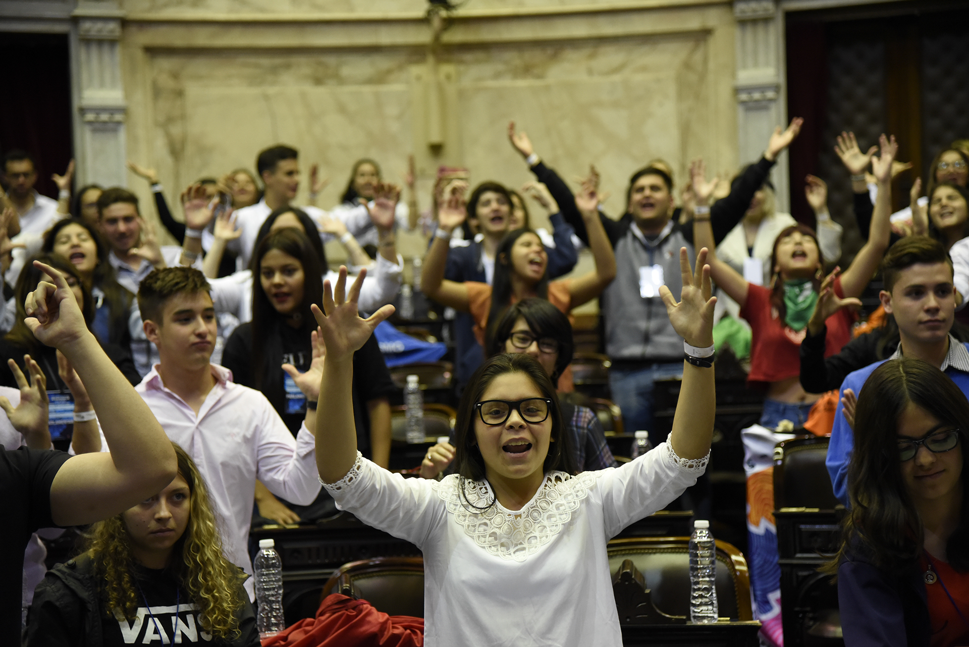 Galeria de imagenes de la noticia ESTUDIANTES SECUNDARIOS DE TODO EL PAÍS SESIONARON EN EL CONGRESO DE LA NACIÓN